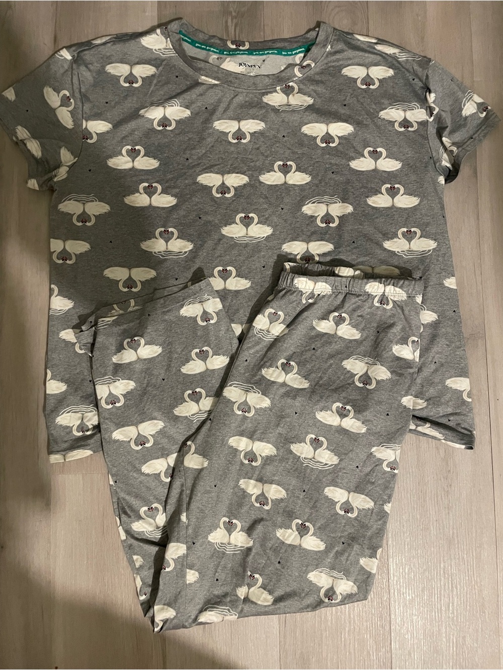 Gray Swan Print Pajama Set - Cozy Sleepwear